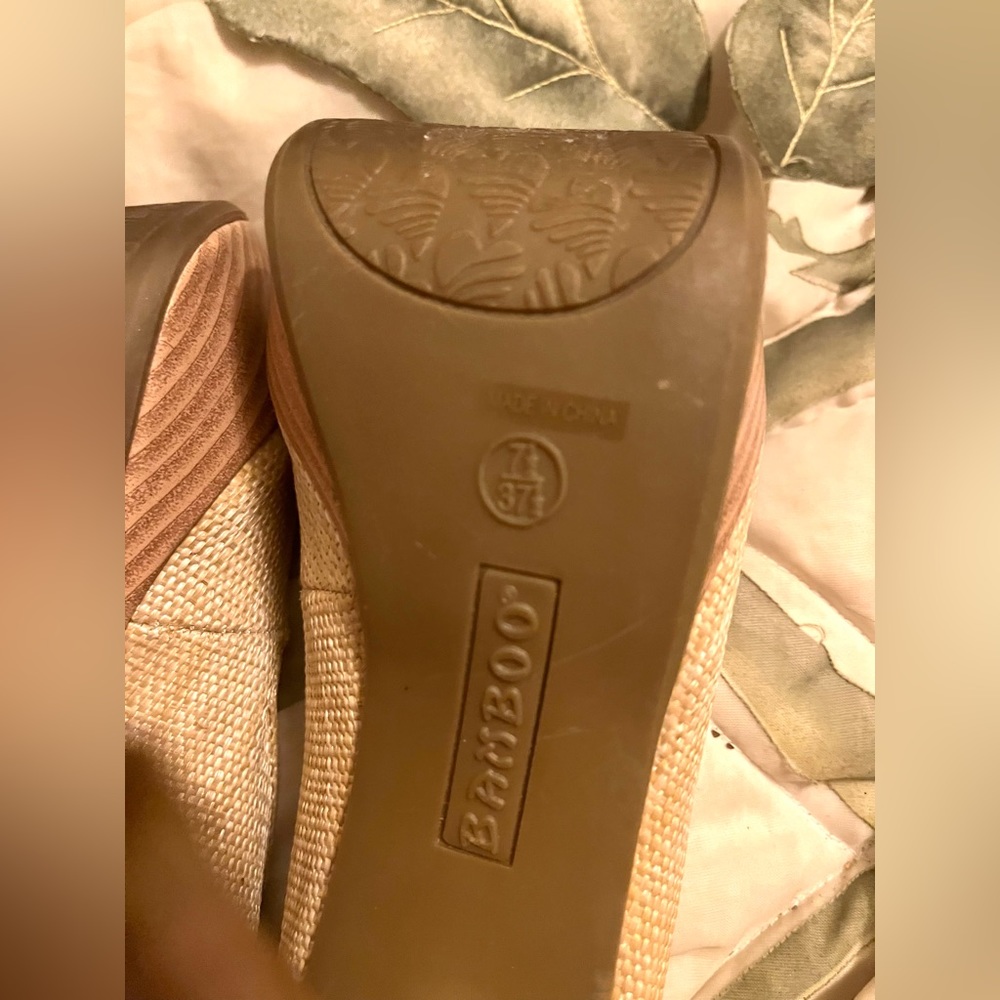 🎬🎬🎬SOLD! 🎋Bamboo🎋Beige Heels in Good Condition, Size 7.5 - Picture 6 of 6